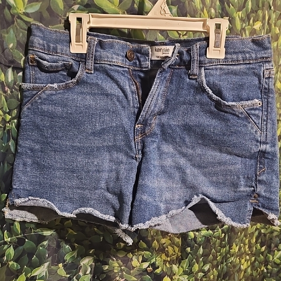 Kensie Women's Frayed Hem Jean Shorts - Picture 1 of 3